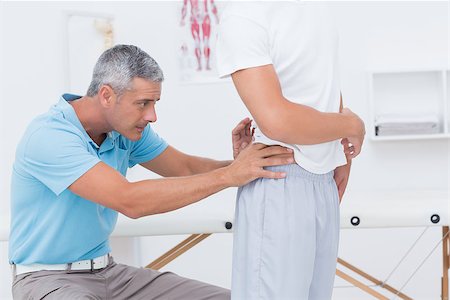 simsearch:400-08018430,k - Doctor examining his patient back in medical office Photographie de stock - Aubaine LD & Abonnement, Code: 400-08018503