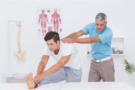 simsearch:400-08018430,k - Doctor examining his patient back in medical office Photographie de stock - Aubaine LD & Abonnement, Code: 400-08018515