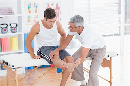 simsearch:400-08018430,k - Doctor examining his patient knee in medical office Photographie de stock - Aubaine LD & Abonnement, Code: 400-08018548