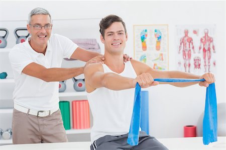 simsearch:400-08018430,k - Doctor examining his patient back in medical office Photographie de stock - Aubaine LD & Abonnement, Code: 400-08018543