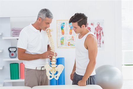 simsearch:400-08018430,k - Doctor showing anatomical spine to his patient in medical office Photographie de stock - Aubaine LD & Abonnement, Code: 400-08018598