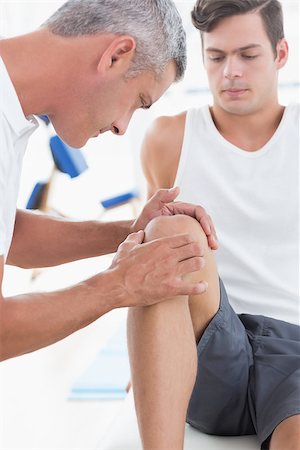 simsearch:400-08018430,k - Doctor examining his patient knee in medical office Photographie de stock - Aubaine LD & Abonnement, Code: 400-08018609