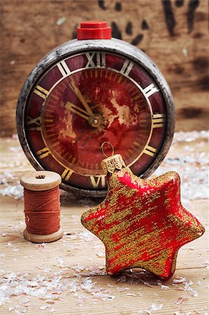 Christmas decoration clock and toys in vintage style Photographie de stock - Aubaine LD & Abonnement, Code: 400-08010992