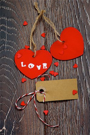 simsearch:400-07954156,k - Two Red Hearts with Word Love, Blank Gift Card and Small Hearts closeup on Dark Wooden background Foto de stock - Royalty-Free Super Valor e Assinatura, Número: 400-08011128