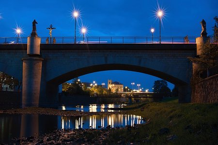 Evening river flowing under the bridge in the city Stock Photo - Budget Royalty-Free & Subscription, Code: 400-08012513