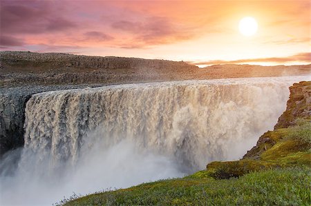 simsearch:400-07756743,k - Sunset over, Dettifoss the most powerful waterfall on Iceland and in the whole Europe. It is located in Jokulsargljufur National Park the northeasten Iceland Foto de stock - Super Valor sin royalties y Suscripción, Código: 400-08012965