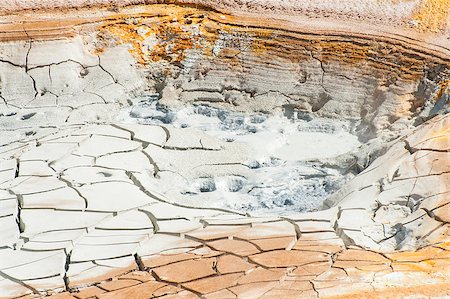 schlammpfütze - Cracked ground in the geothermal area Krafla, Iceland. Stockbilder - Microstock & Abonnement, Bildnummer: 400-08012969