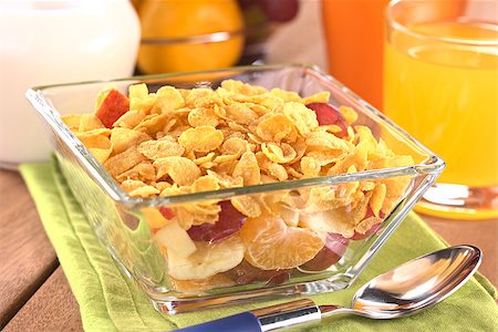 simsearch:400-04891088,k - Fresh Fruits with Corn Flakes Stock Photo - Budget Royalty-Free & Subscription, Code: 400-08013814