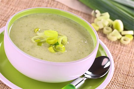 simsearch:400-08014878,k - Cream of leek soup in bowl Stock Photo - Budget Royalty-Free & Subscription, Code: 400-08013815