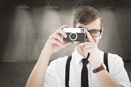 simsearch:400-08020381,k - Geeky hipster holding a retro camera against dark room with lamps Fotografie stock - Microstock e Abbonamento, Codice: 400-08020384