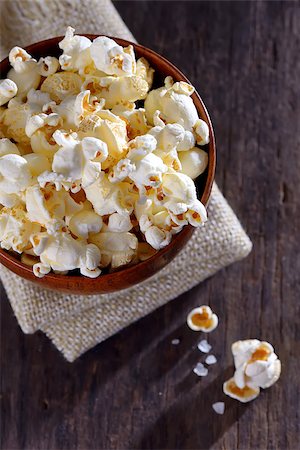 Pop corn in a bowl on a wooden table Stock Photo - Budget Royalty-Free & Subscription, Code: 400-08020796