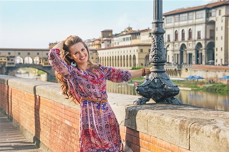 simsearch:400-08020855,k - Smiling young woman on embankment near ponte vecchio in florence, italy Stockbilder - Microstock & Abonnement, Bildnummer: 400-08020849