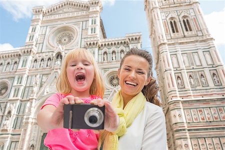 simsearch:400-08016330,k - Happy mother and baby girl taking photo in front of duomo in florence, italy Stock Photo - Budget Royalty-Free & Subscription, Code: 400-08020907