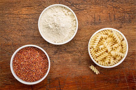 simsearch:400-07300783,k - gluten free quinoa grain, flour and pasta - top view of small ceramic bowls against rustic wood Stockbilder - Microstock & Abonnement, Bildnummer: 400-08022149