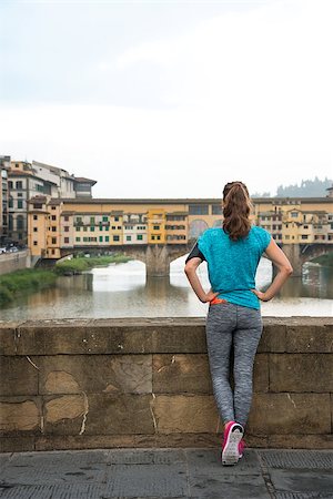 simsearch:400-08022064,k - Fitness woman looking on ponte vecchio in florence, italy. rear view Photographie de stock - Aubaine LD & Abonnement, Code: 400-08022216