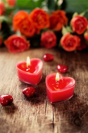 simsearch:400-08034173,k - Candles in the form of heart  on the wooden background, Valentines Stockbilder - Microstock & Abonnement, Bildnummer: 400-08034177