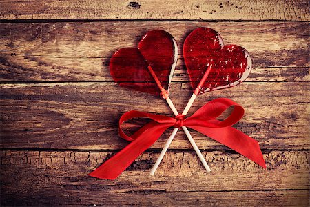 simsearch:400-08034173,k - Two heart-shaped candy, Valentines Day background, wedding day Foto de stock - Super Valor sin royalties y Suscripción, Código: 400-08034172