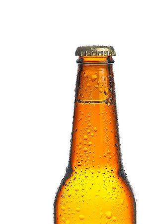 simsearch:400-07165373,k - one bottle of fresh beer with drops, isolated with space for text on white background Fotografie stock - Microstock e Abbonamento, Codice: 400-08034190