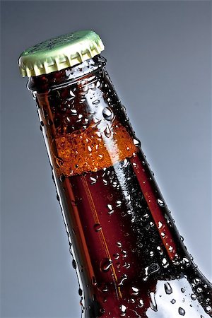 simsearch:400-07165373,k - one bottle of fresh beer with drops, isolated on grey background Fotografie stock - Microstock e Abbonamento, Codice: 400-08034200