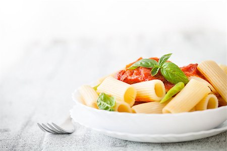 simsearch:400-04532905,k - Pasta with Tomato Sauce and Basil. Italian food. Mediterranean cuisine Photographie de stock - Aubaine LD & Abonnement, Code: 400-08034546