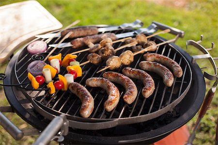 simsearch:400-08045069,k - Fresh meat sausage and vegetables grilled at a summer weekend barbecue Photographie de stock - Aubaine LD & Abonnement, Code: 400-08034585