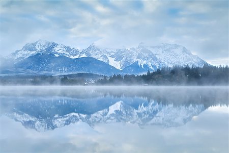 simsearch:400-04845642,k - Karwendel mountain range reflected in lake Barmsee Photographie de stock - Aubaine LD & Abonnement, Code: 400-08034761