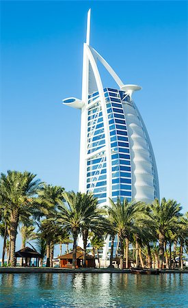 DUBAI, UAE - December, 10, 2013: A general view of the world's first seven stars luxury hotel Burj Al Arab "Tower of the Arabs", also known as "Arab Sail" Foto de stock - Super Valor sin royalties y Suscripción, Código: 400-08034883