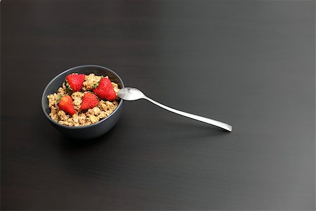 simsearch:400-04416748,k - Srawberries and flakes in a bowl Stock Photo - Budget Royalty-Free & Subscription, Code: 400-08034955