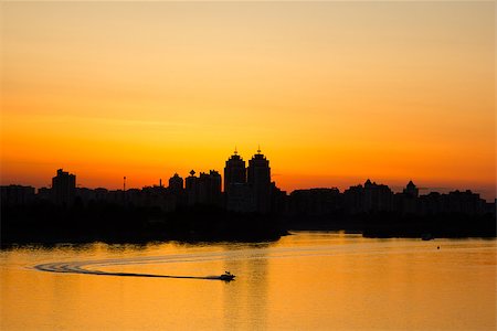 simsearch:400-07975760,k - Landscape of the city of Kiev in the summer Fotografie stock - Microstock e Abbonamento, Codice: 400-08035028