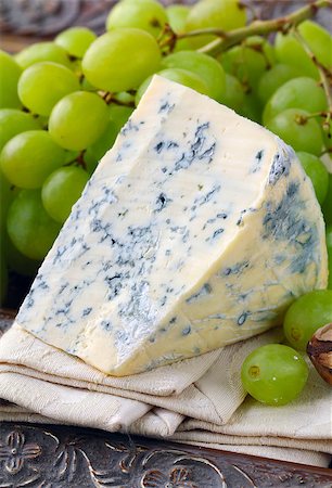 simsearch:400-05682309,k - piece of blue cheese with fruits and herbs Stock Photo - Budget Royalty-Free & Subscription, Code: 400-08035108