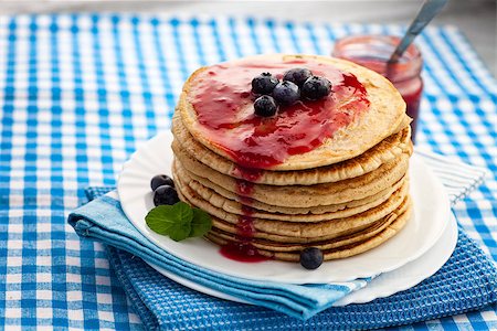 simsearch:400-07042820,k - Breakfast food. Pancakes with jam and blueberries. Stock Photo - Budget Royalty-Free & Subscription, Code: 400-08035481