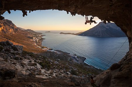 simsearch:400-07292725,k - Male rock climber climbing along a roof in a cave Photographie de stock - Aubaine LD & Abonnement, Code: 400-08036325