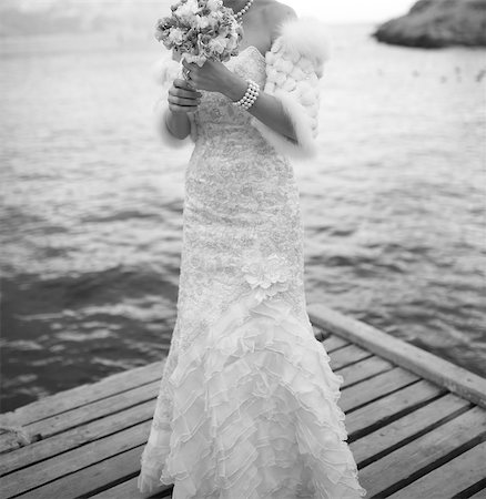 elegant dock - beautiful bride with wedding bouquet at the pier Stock Photo - Budget Royalty-Free & Subscription, Code: 400-08036508
