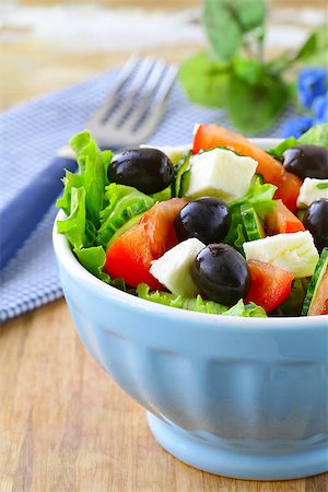 simsearch:400-04304448,k - Greek salad with olives cheese and tomatoes Photographie de stock - Aubaine LD & Abonnement, Code: 400-08036853
