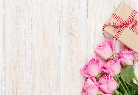 simsearch:400-08110734,k - Valentines day background with pink roses and gift box over wooden table. Top view with copy space Stock Photo - Budget Royalty-Free & Subscription, Code: 400-08037276