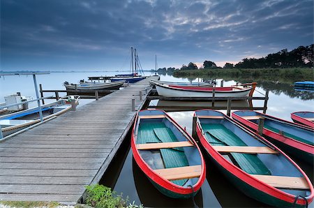 drenthe - red boats on lake harbor, Leekstermeer, Netherlands Foto de stock - Royalty-Free Super Valor e Assinatura, Número: 400-08039514