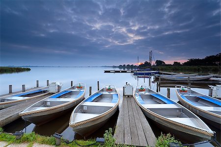 drenthe - boats on lake harbor at sunrise, Drenthe, Netherlands Foto de stock - Royalty-Free Super Valor e Assinatura, Número: 400-08039513