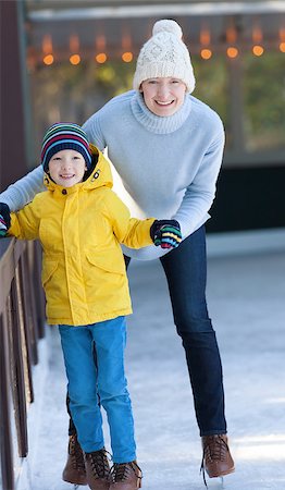 simsearch:400-08034847,k - young mother and her son ice skating together at outdoor skating rink at winter Photographie de stock - Aubaine LD & Abonnement, Code: 400-08032385