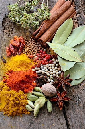 simsearch:400-06069438,k - Herbs and spices selection, on wooden table background Photographie de stock - Aubaine LD & Abonnement, Code: 400-08032504