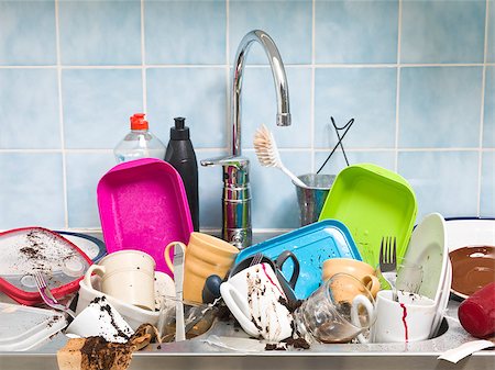 Kitchen utensils need a wash Photographie de stock - Aubaine LD & Abonnement, Code: 400-08032771