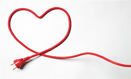 simsearch:6118-07440219,k - Heartshaped red cable on white background Photographie de stock - Aubaine LD & Abonnement, Code: 400-08032892