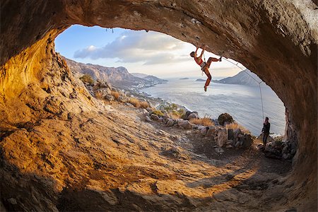 Young woman lead climbing in cave with beautiful view in background Photographie de stock - Aubaine LD & Abonnement, Code: 400-08033194