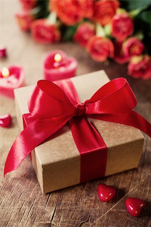 simsearch:400-08034173,k - Valentine's Day, box of kraft paper with a red ribbon Stockbilder - Microstock & Abonnement, Bildnummer: 400-08033408