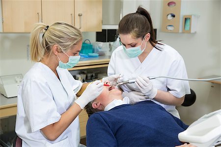 simsearch:400-04016093,k - Dentist and nurse working with a patient Photographie de stock - Aubaine LD & Abonnement, Code: 400-08033662