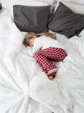 simsearch:6102-08001463,k - Little Girl sleeping in a big bed Stock Photo - Budget Royalty-Free & Subscription, Code: 400-08033712