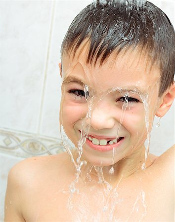 poured on her head - Seven years boy washing in the shower Stock Photo - Budget Royalty-Free & Subscription, Code: 400-08044138