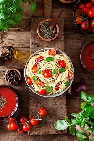 simsearch:400-08115563,k - Italian cuisine. Pasta with olive oil, garlic, basil and tomatoes and tomato soup. Photographie de stock - Aubaine LD & Abonnement, Code: 400-08045060