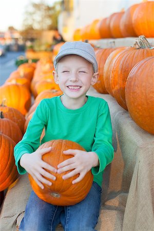 simsearch:400-07169847,k - little excited kid  enjoying time at pumpkin patch holding big pumpkin in hands Photographie de stock - Aubaine LD & Abonnement, Code: 400-08046456