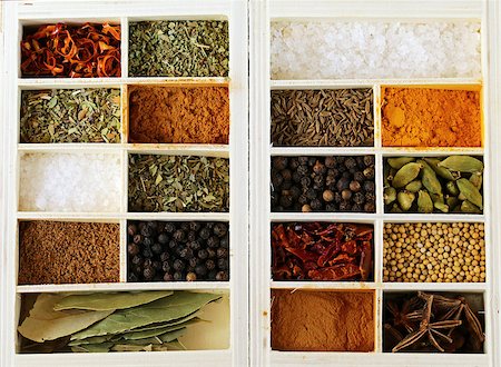 simsearch:400-06559340,k - set of different spices (pepper, salt, turmeric, bay leaves, chili, herbs)  in a wooden box Stock Photo - Budget Royalty-Free & Subscription, Code: 400-08047497