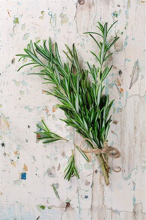 simsearch:400-05381074,k - Bunch of fresh rosemary on a  wooden table. Top view Stock Photo - Budget Royalty-Free & Subscription, Code: 400-08048262